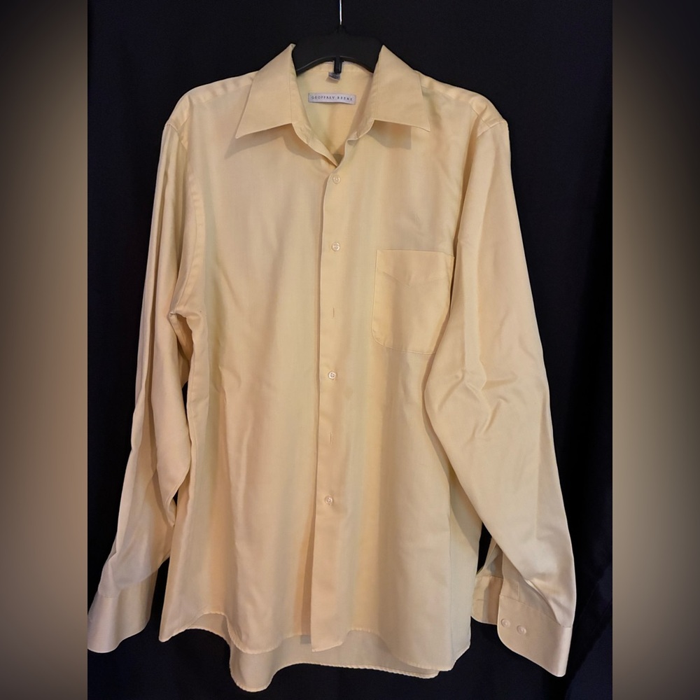 Geoffrey Beene Light Yellow/Orange Sateen Button Down Men’s Shirt. 16.5(36/37) L